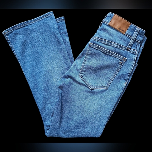 Madewell "Curvy Cali Demi-Boot" Jeans, size 26. Indigo color. - Picture 6 of 11